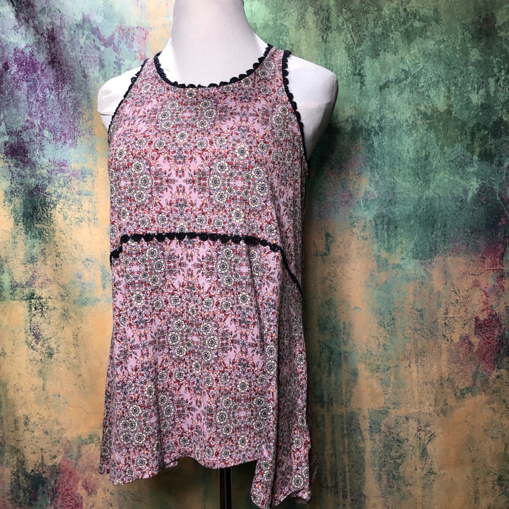 📌Lauren Conrad Floral Top with Lace